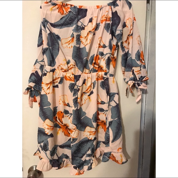 Medium Floral Romper including Taupe belt - Picture 2 of 7